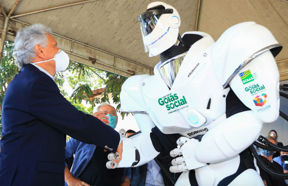 Governador Ronaldo Caiado (DEM) na inauguração de um dos laboratórios em Goiânia (Foto: Governo do Estado)