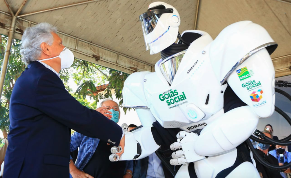 Governador Ronaldo Caiado (DEM) na inauguração de um dos laboratórios em Goiânia (Foto: Governo do Estado)
