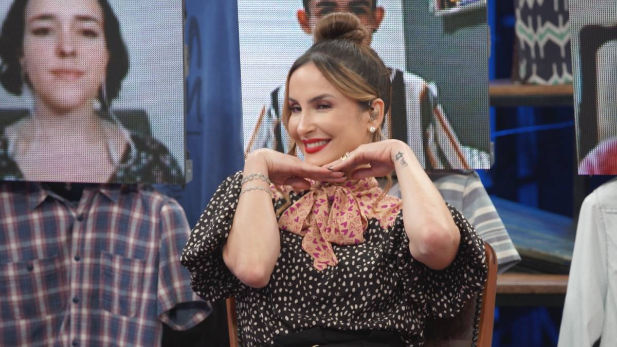 Claudia Leitte pede perdão após críticas por resposta no 'Altas Horas'