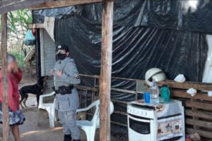 Suspeito nega cárcere e diz que apenas cuidava da esposa em Abadia