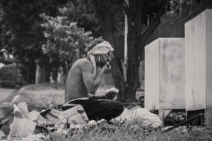 Defensoria na Rua atende população em situação de rua na Praça São José, em Goiânia