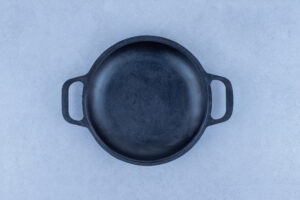 Aos policiais a vítima relatou que o homem sempre foi violento e que chegou a atirar uma panela de arroz nela. Ele foi preso em Jaraguá