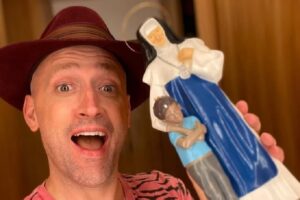 Morte de Paulo Gustavo foi saia justa para Bolsonaro, que se viu forçado a falar Bolsonaro lamenta morte de Paulo Gustavo: 'Que Deus o receba com alegria'