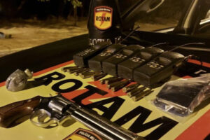 Suspeito de roubo a banco que transportava granada morre em confronto