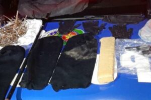 Três homens suspeitos de tentar roubar um motorista de aplicativo e fazê-lo refém morreram em confronto com a Polícia Militar (PM), em Aparecida de Goiânia. (Foto: reprodução)