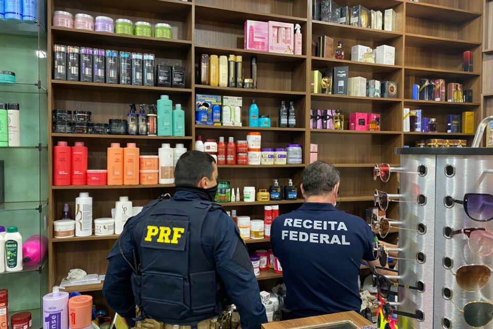 Corporações investigam pessoas físicas e jurídicas suspeitas de contrabando (Foto: divulgação/PRF)