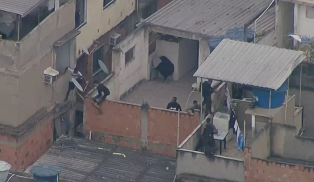 Moradores registram em vídeos ação com 25 mortos no Rio; assista