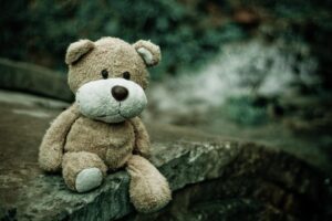 A Polícia Civil prendeu um homem de 36 anos suspeito de estuprar a sobrinha de 9 em Goianésia a 178,5 km de Goiânia. A prisão aconteceu na tarde desta quinta-feira (20). As investigações apontaram que os crimes acontecem desde que a sobrinha tinha 7 anos e somente cessaram quando em fevereiro quando a garota contou o que acontecia para sua família. - Homem é preso suspeito de estuprar sobrinha por dois anos em Goianésia