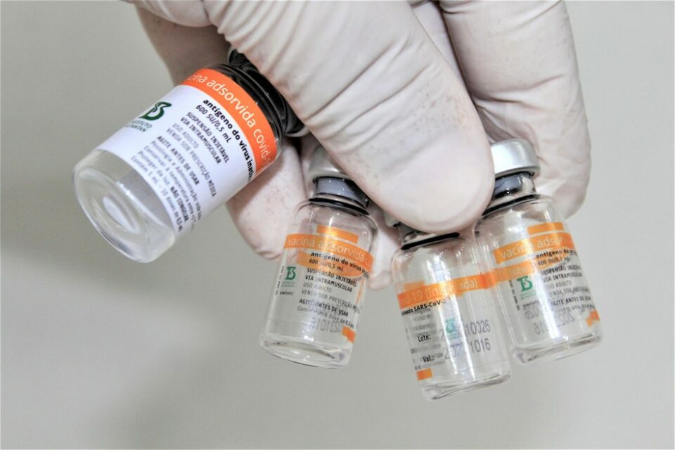Efetividade da Coronavac varia de 28% a 62% entre maiores de 70, diz pesquisa Coronavac é 71% efetiva contra mortes, inclusive entre idosos