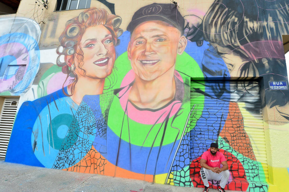 Niterói instala placas com o nome de Paulo Gustavo em rua da cidade