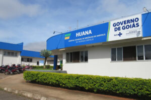 Após discussão entre amigos, jovem leva tiro na boca e outro nas costas e fica abandonado em rua, em Anápolis