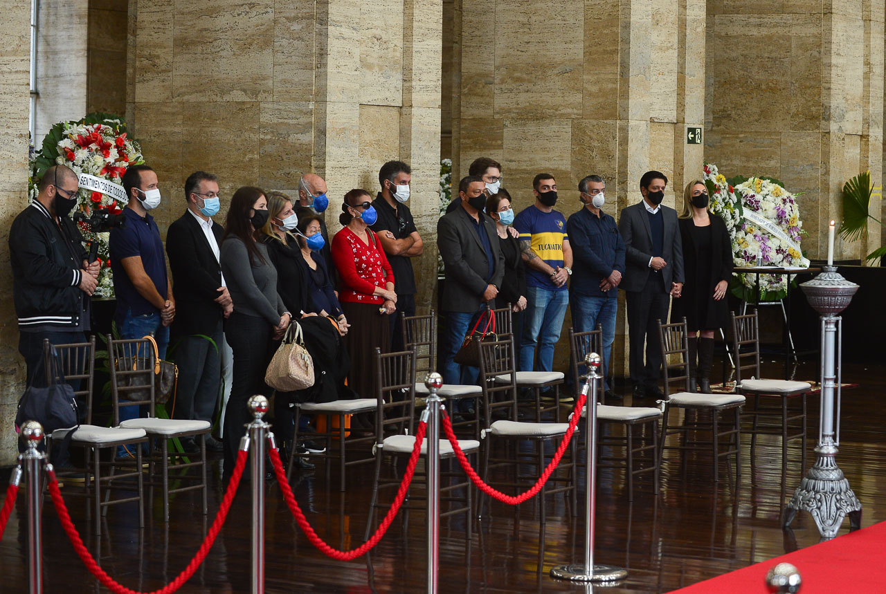 Corpo de Bruno Covas é enterrado em Santos 