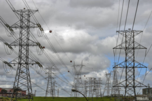 Governo acionará térmicas sem contrato para evitar racionamento de energia