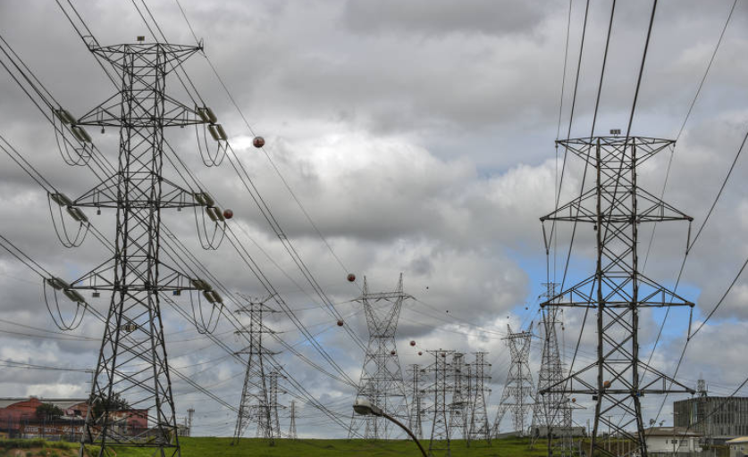 Governo acionará térmicas sem contrato para evitar racionamento de energia