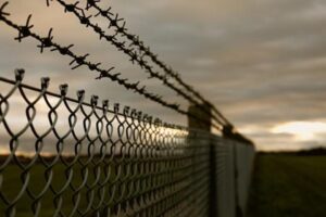 Homem com mesmo nome de condenado fica preso 40 dias por engano em MT