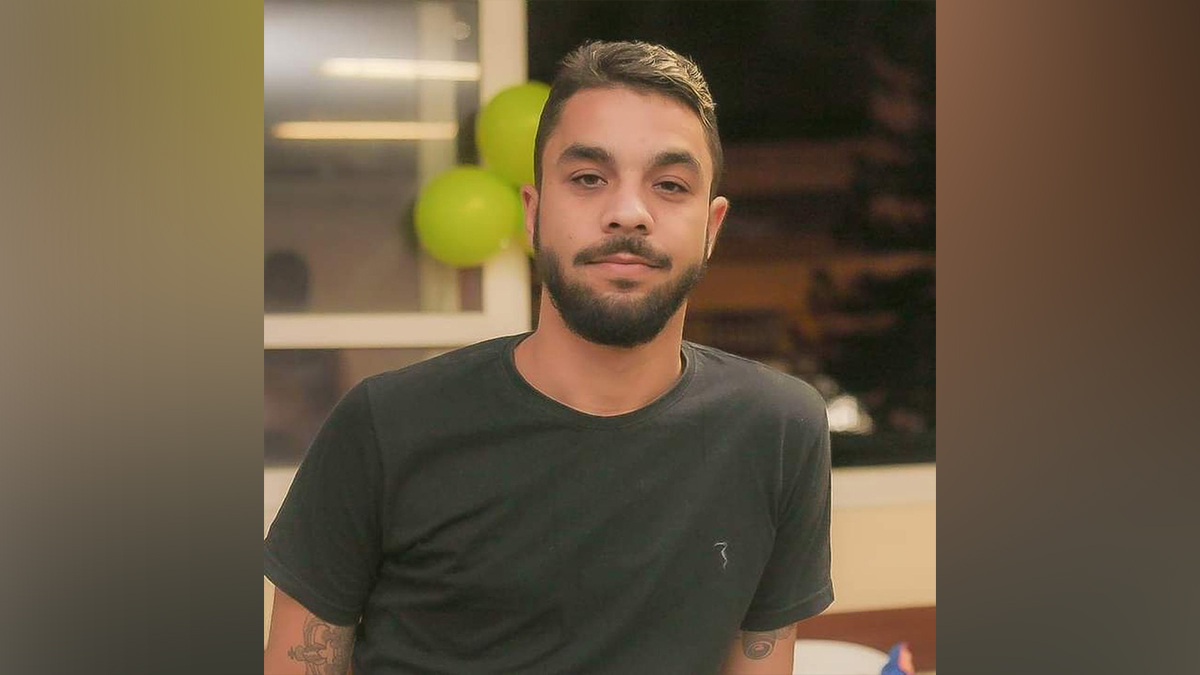 Fotógrafo é morto por traficantes após pedir silêncio para filha dormir no RJ