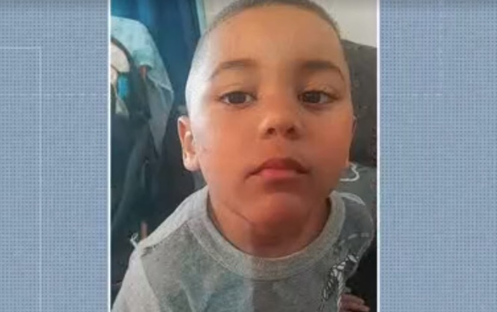 Heitorde Souza, de apenas 3 anos, teve o fêmur quebrado com o disparo; estado de saúde é estável