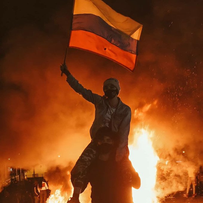Colômbia tem madrugada marcada por protestos e manifestantes falam em 'massacre' (Foto: divulgação/Twitter)