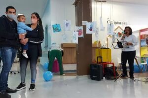 Criança sobrevivente do ataque à creche em SC recebe alta