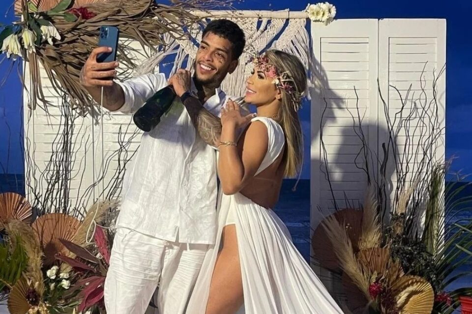 Mãe e esposa se despedem de MC Kevin: "sempre vou te amar"