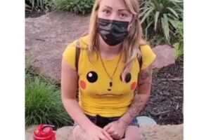 Uma americana, sua filha de 11 anos e o namorado passavam a tarde do dia 30 de abril no parque temático Six Flags, em Oklahoma (EUA),Mulher é expulsa de parque nos EUA por causa do tamanho dos shorts