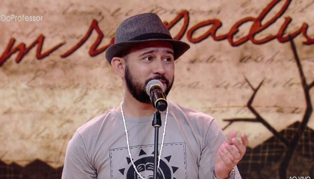 Bráulio Bessa diz que teve medo de morrer de Covid: 'Não queria ser mais um número' Poeta Bráulio Bessa, do 'Encontro', está internado com Covid-19