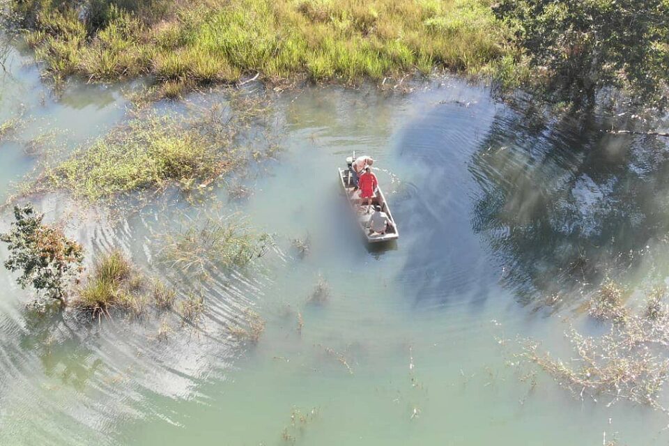 Resgate dos bombeiros no Lago Corumbá IV