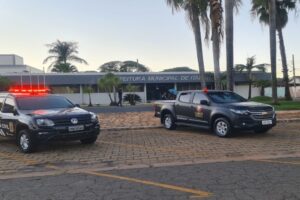 O Ministério Público realiza operação para desarticular um grupo suspeito de contratação de funcionários fantasmas por 9 anos em Itaberaí. (Foto: divulgação/MP)