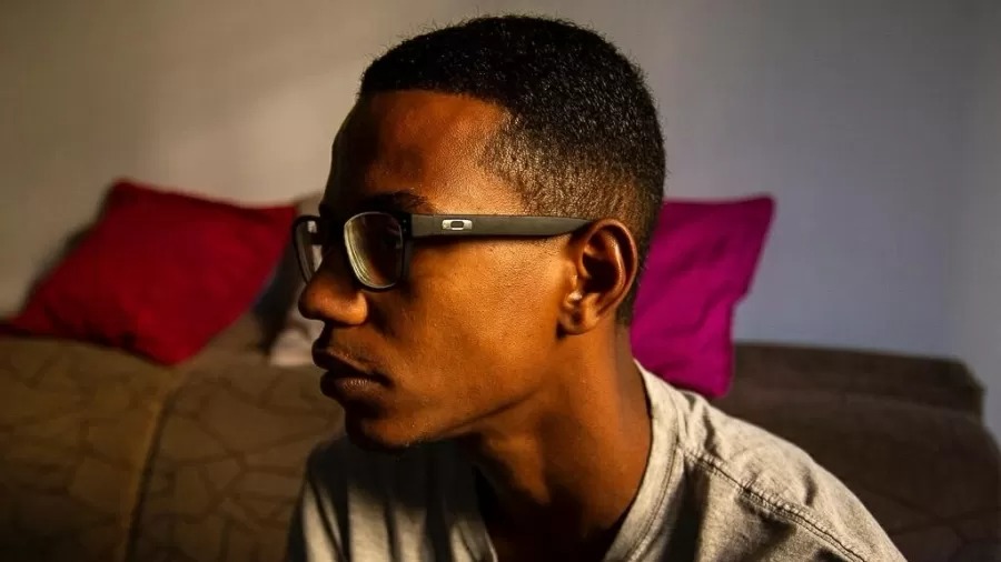 Justiça anula condenação de prisão de jovem negro com nome igual ao de suspeito branco
