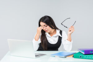 A Unimed Goiânia terá de pagar quase R$ 1 milhão a uma advogada por conta de jornada excessiva de trabalho. (Foto ilustrativa: Freepik)