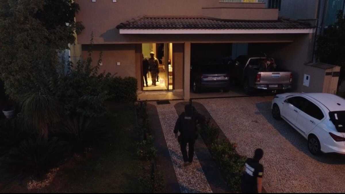 A Polícia Civil de Goiás (PC-GO) prendeu, na quinta-feira (27), 22 pessoas suspeitas de tráfico de drogas e lavagem de dinheiro. (Foto: divulgação/Polícia Civil)