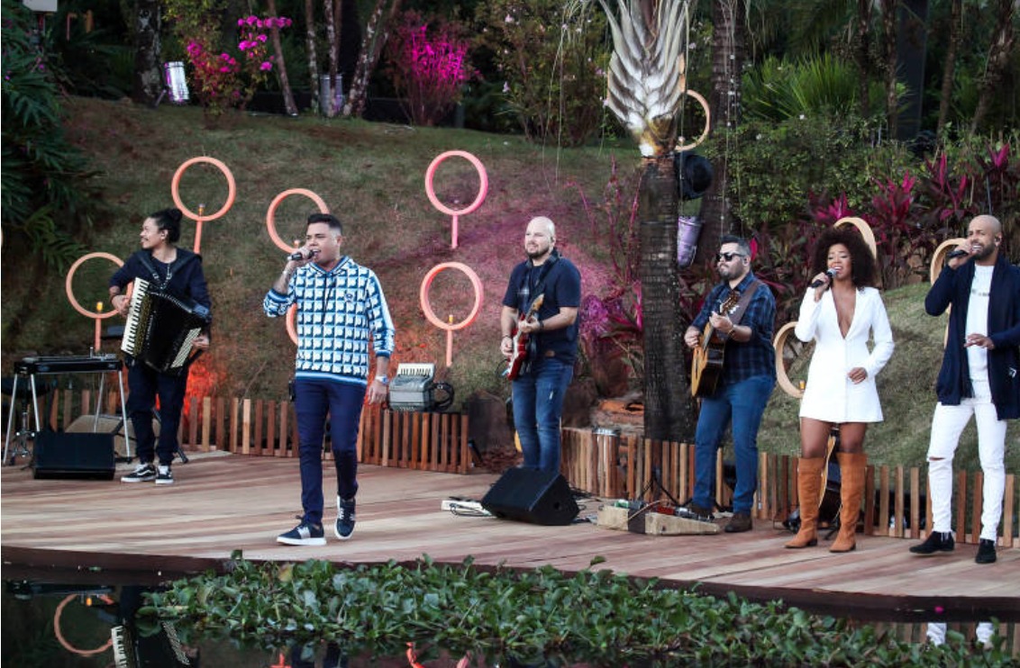 Felipe Araújo grava DVD com Gusttavo Lima e Bruno e Marrone; fotos