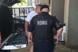 A Guarda Civil Metropolitana (GCM) prendeu um venezuelano suspeito de agredir a esposa e a enteada no domingo (30), em Goiânia. As vítimas - GCM prende suspeito de agredir esposa e enteada em Goiânia