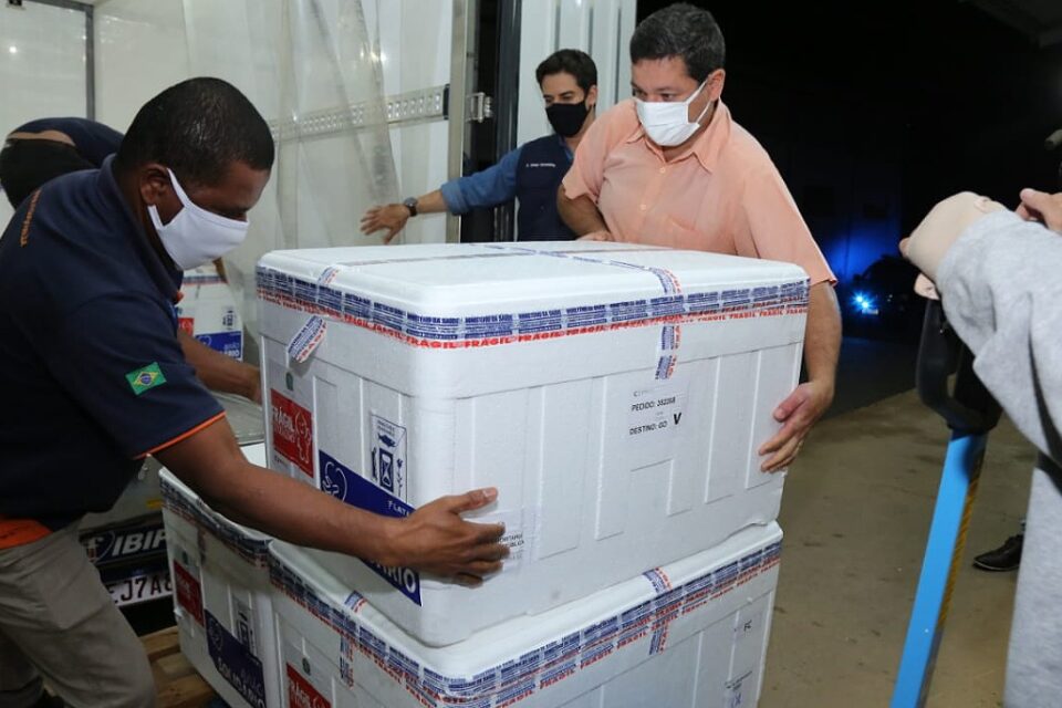Doses de vacina contra a Covid-19 chega a Goiás