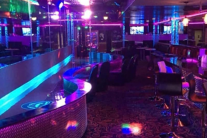 Tiroteio deixa dois mortos e mais de 20 feridos em salão de eventos na Flórida