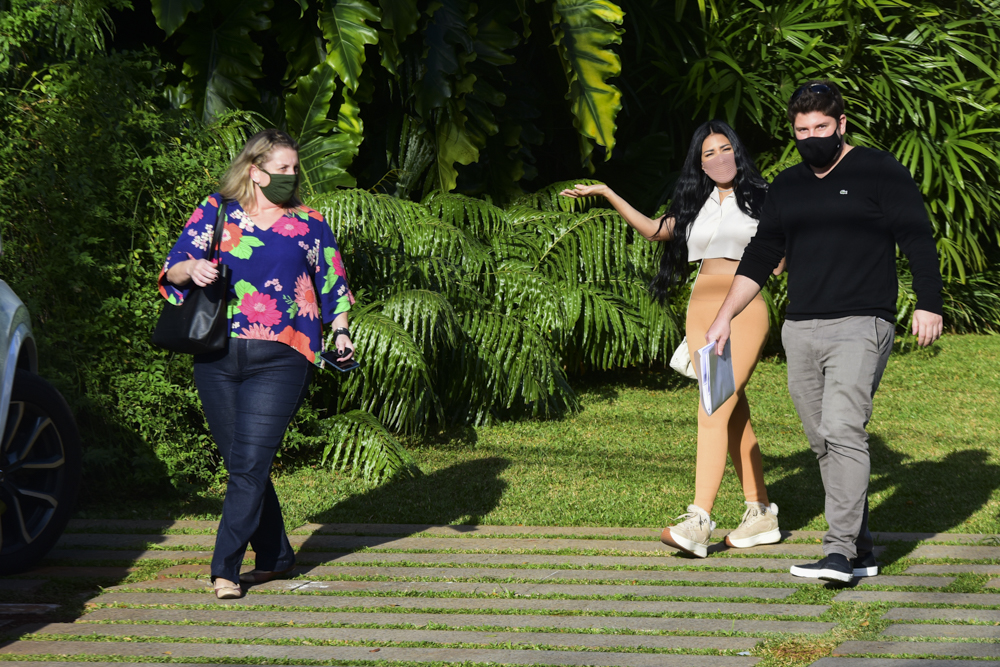 Simaria é vista deixando loja de decoração em São Paulo; fotos