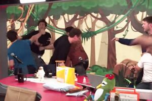 programa André Marinho Tomé Abduch Pânico Apresentador e convidado do 'Pânico' trocam socos ao vivo; vídeo