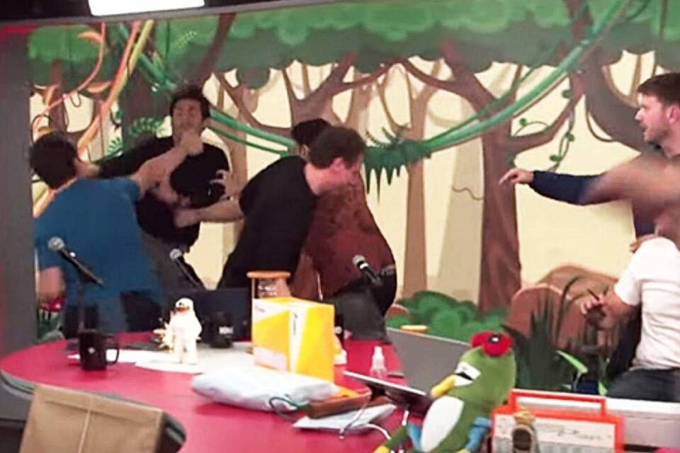 programa André Marinho Tomé Abduch Pânico Apresentador e convidado do 'Pânico' trocam socos ao vivo; vídeo