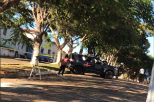 Confronto deixou 5 suspeitos mortos. Eles estavam com explosivos e submetralhadora em Corumbá de Goiás (Foto: divulgação/PM)