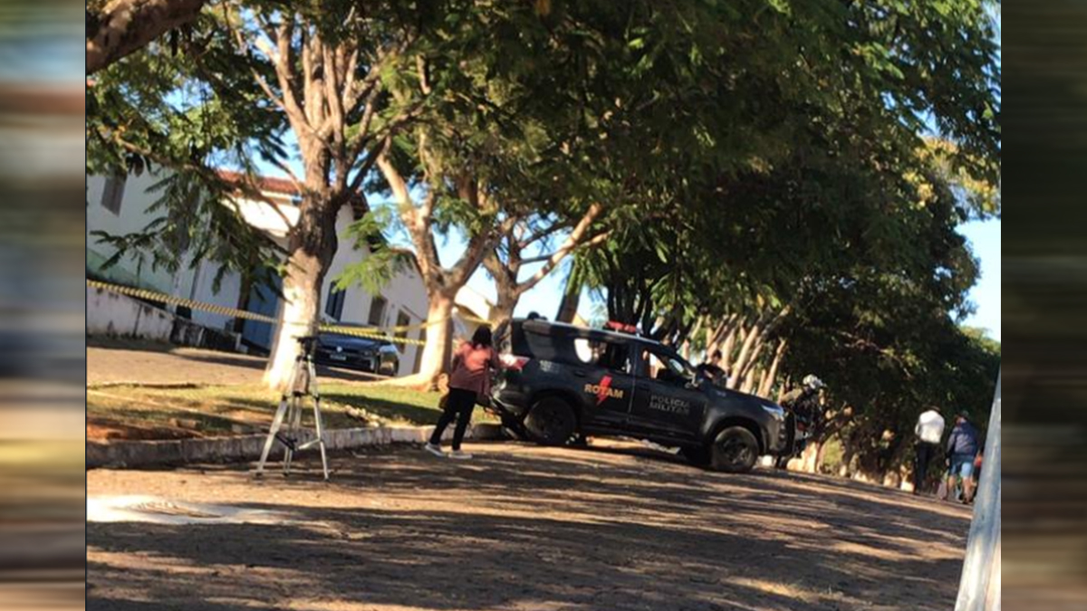 Confronto deixou 5 suspeitos mortos. Eles estavam com explosivos e submetralhadora em Corumbá de Goiás (Foto: divulgação/PM)