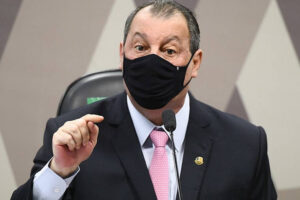 Presidente da CPI apresenta projeto que criminaliza incentivo ao uso de remédios sem comprovação científica