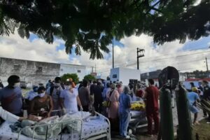 Segundo informações, 50 pacientes foram retirados às pressas do local