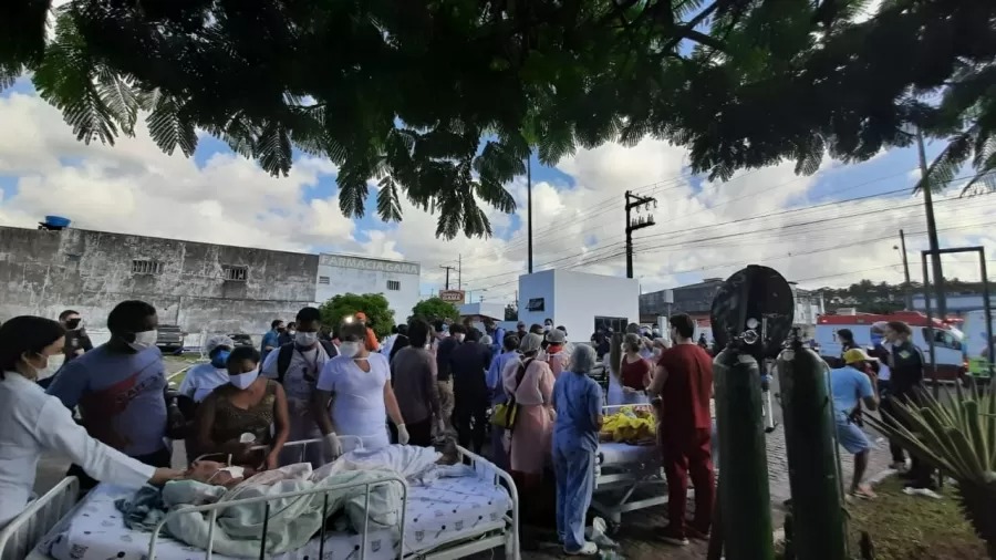 Segundo informações, 50 pacientes foram retirados às pressas do local