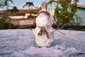 Serra Catarinense registra temperaturas negativas e fica coberta de gelo (Foto: Mycchel Legnaghi/São Joaquim Online)Serra Catarinense registra temperaturas negativas e fica coberta de gelo (Foto: Mycchel Legnaghi/São Joaquim Online)