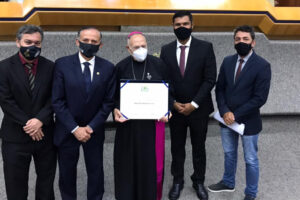 Câmara homenageia Dom Washington por "relevantes serviços à comunidade da capital"