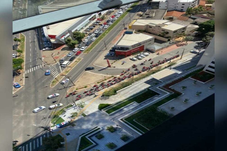 Entregadores por aplicativo realizam, nesta sexta-feira (7), nova manifestação em Goiânia. Eles protestam por melhores condições de trabalho. (Foto: reprodução)