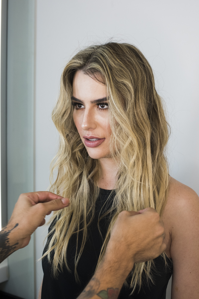 Após cinco horas no salão, Fernanda Keulla ressurge com novo visual