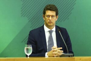 PF cumpre mandados de busca e apreensão contra ministro Ricardo Salles
