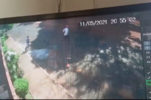 Um jovem de 24 anos foi preso suspeito de invadir a casa, render a família e roubar R$ 80 mil em joias e dois celulares, em Jataí