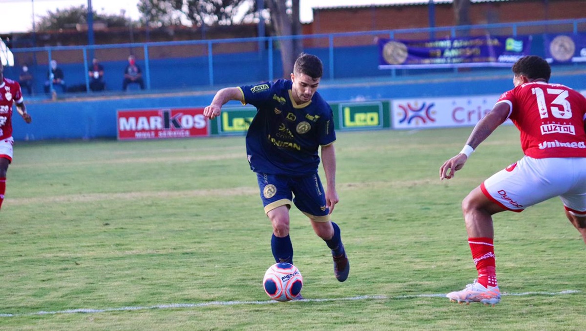 Cardoso é um dos jogadores que tem acordo com o Vila para disputa do Brasileirão. Foto: Nicolle Mendes/Aparecidense